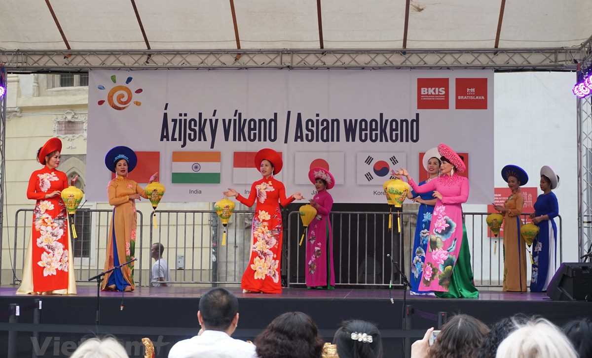 Đặc sắc văn hóa Việt Nam trong lễ hội Asian Weekend 2019 ở Slovakia