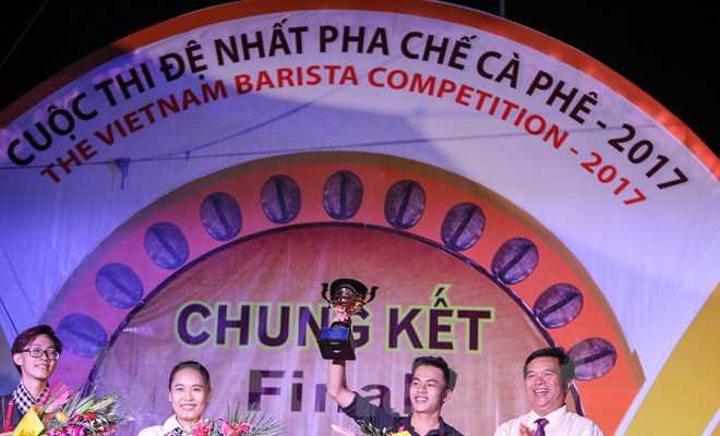 Chàng trai 20 tuổi giành ngôi vị Đệ nhất pha chế càphê Việt Nam Chàng trai 20 tuổi giành ngôi vị Đệ nhất pha chế càphê Việt Nam