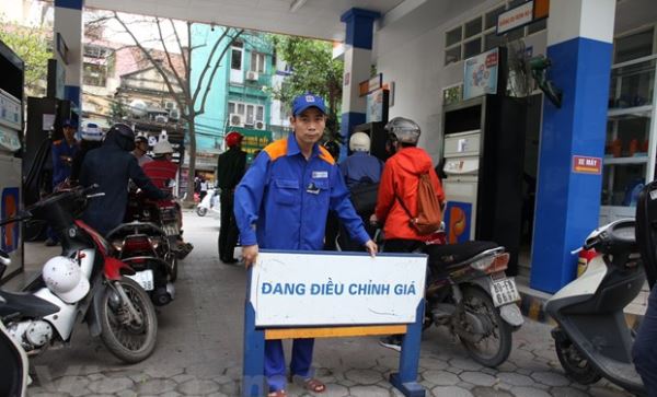 Giảm liên tục từ đầu năm, giá xăng RON95 còn 11.939 đồng mỗi lít