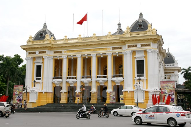 Bộ Văn hóa chính thức lên tiếng về màu sơn mới của Nhà hát Lớn