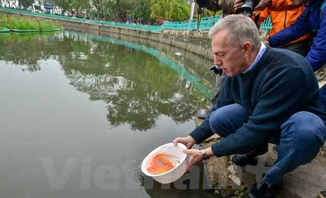"Chúc người dân Việt Nam năm mới phát tài lộc, không phát phì"