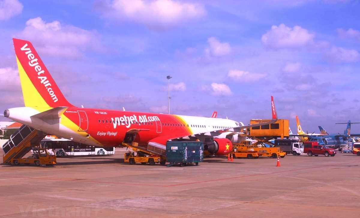 Hoãn, hủy chuyến bay: Mất niềm tin ở ‘thượng đế,' xói mòn thương hiệu