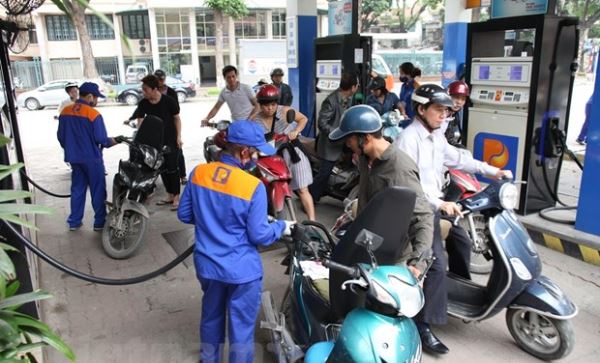 Giảm 8 lần liên tiếp, giá xăng RON95-III còn 11.631 đồng mỗi lít