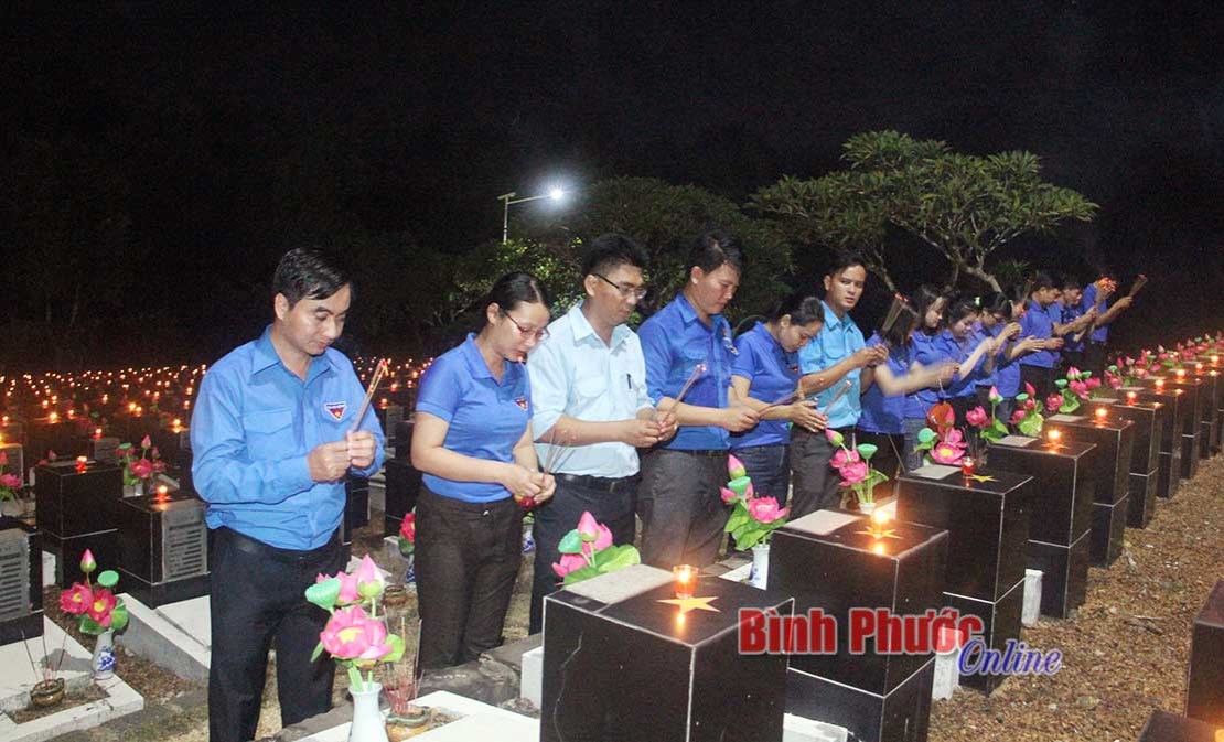 600 đoàn viên thanh niên thắp nến tri ân ngày Thương binh - Liệt sĩ 600 đoàn viên thanh niên thắp nến tri ân ngày Thương binh - Liệt sĩ