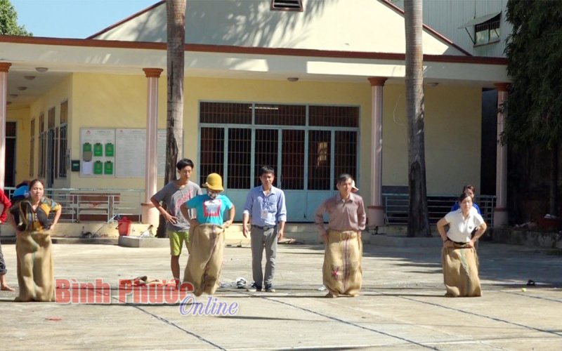 Vui ngày hội đại đoàn kết toàn dân Vui ngày hội đại đoàn kết toàn dân