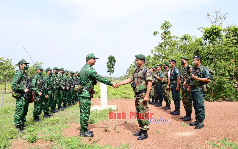 Vững vàng phên giậu Tổ quốc Vững vàng phên giậu Tổ quốc