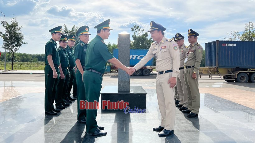 Vững vàng thế trận lòng dân