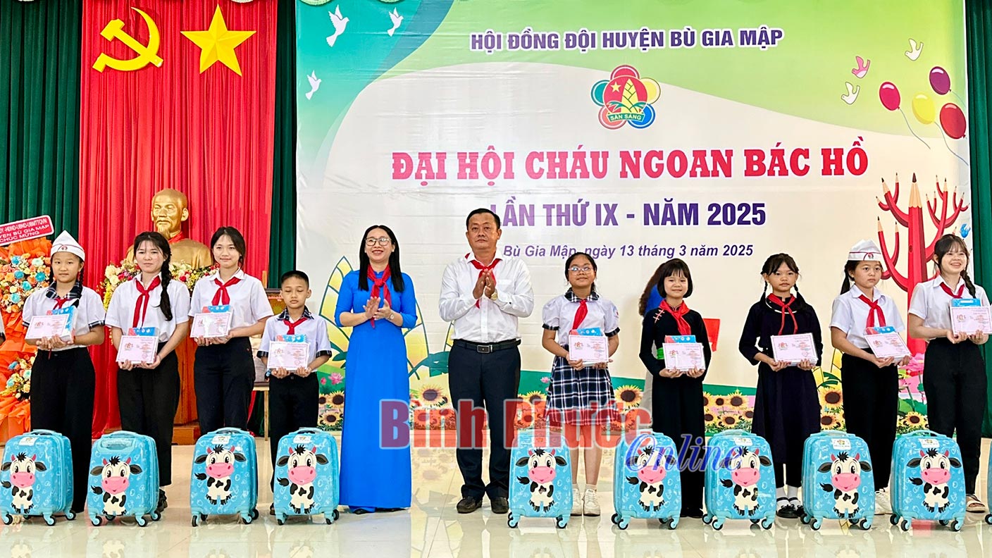 Vườn hoa cháu ngoan Bác Hồ