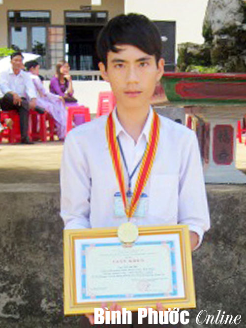 Vượt khó đậu hai trường đại học Vượt khó đậu hai trường đại học