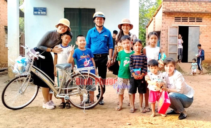 Thanh niên An Phú chung tay xây dựng nông thôn mới