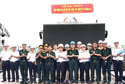 Hạ thủy tàu đổ bộ trọng tải 80 tấn Hạ thủy tàu đổ bộ trọng tải 80 tấn