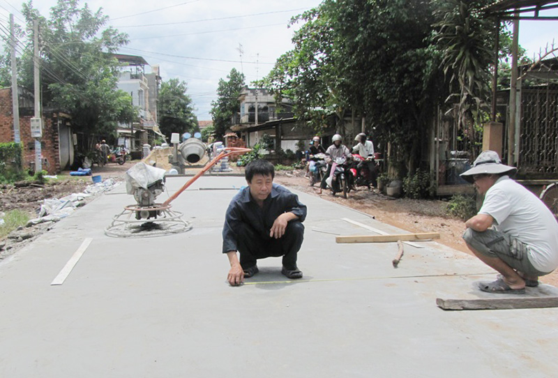 Doanh nghiệp đồng hành với dân làm đường