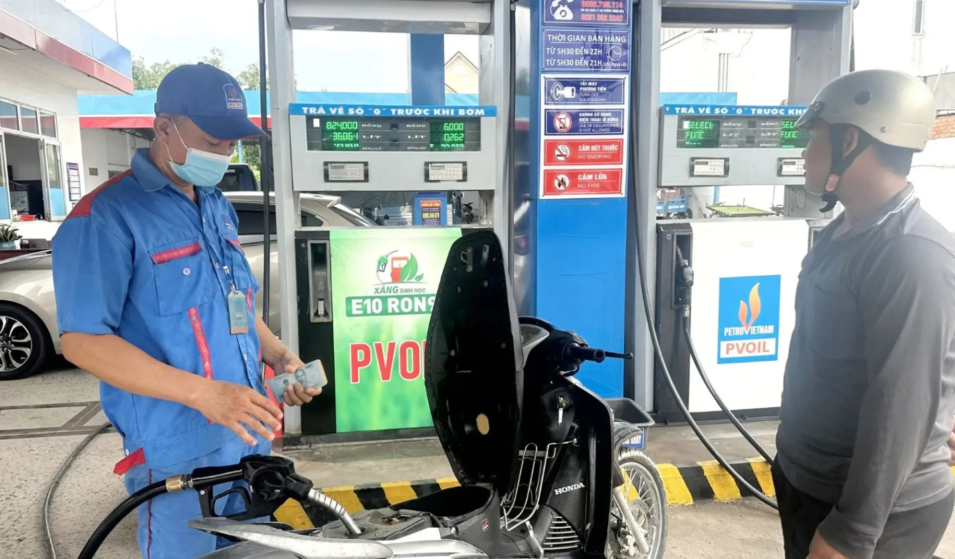 Xăng dầu tiếp tục được ưu đãi 3 loại thuế đến hết năm 2026 Xăng dầu tiếp tục được ưu đãi 3 loại thuế đến hết năm 2026