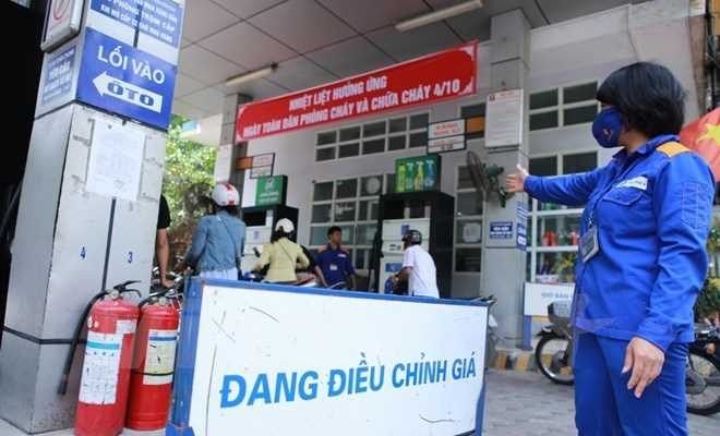 Giá xăng E5 RON92 tăng 320 đồng mỗi lít từ 15 giờ ngày 21-9
