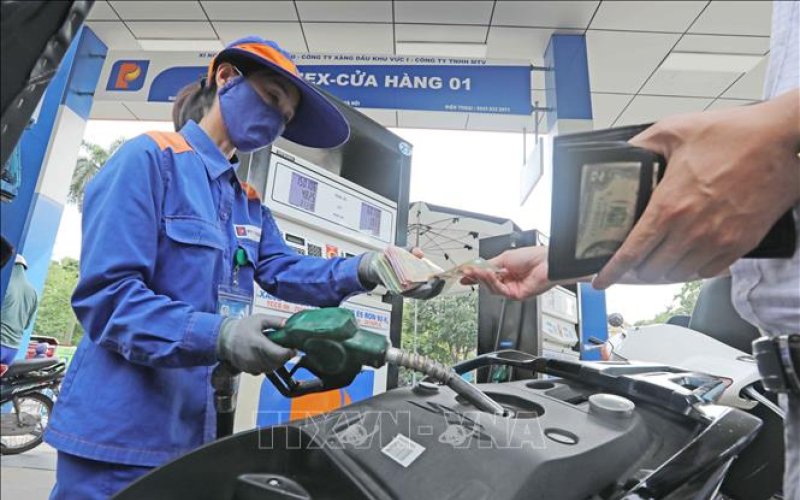Xăng giảm giá mạnh, còn hơn 20.000 đồng/lít