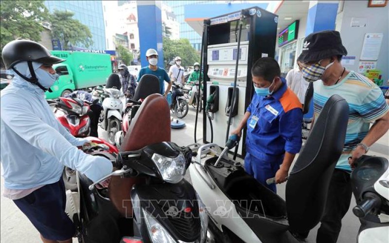 Xăng tăng giá nhẹ, dầu tăng hơn 600 đồng/lít