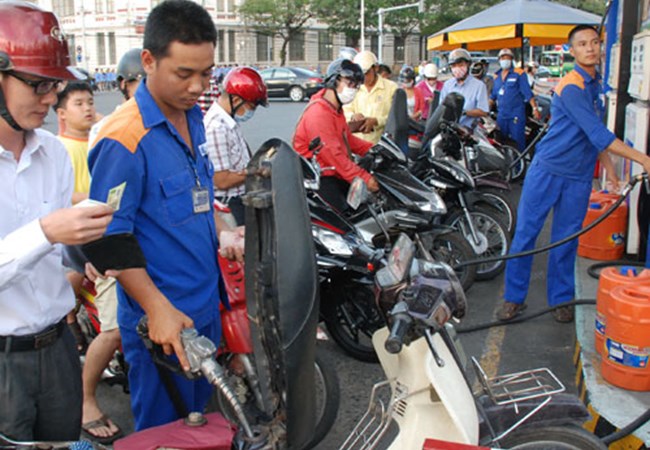 Giá xăng lại giảm, người Bình Phước không vui