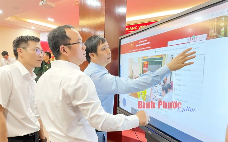 Xây dựng đội ngũ cán bộ mạnh từ gốc Xây dựng đội ngũ cán bộ mạnh từ gốc