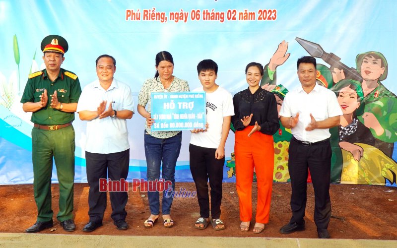 Xây dựng đơn vị mẫu mực, tiêu biểu