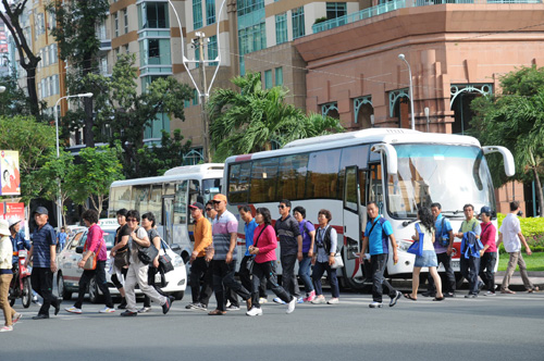 Lại tự làm khổ nhau Lại tự làm khổ nhau