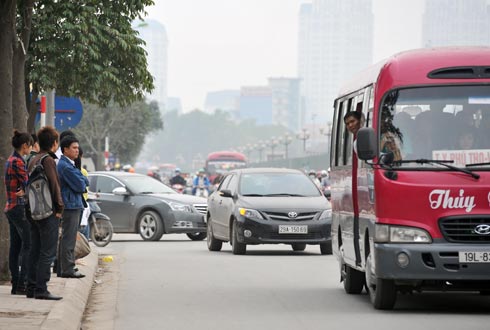 Phản ứng xe lòng vòng, hành khách bị bắt quỳ và bị đánh Phản ứng xe lòng vòng, hành khách bị bắt quỳ và bị đánh