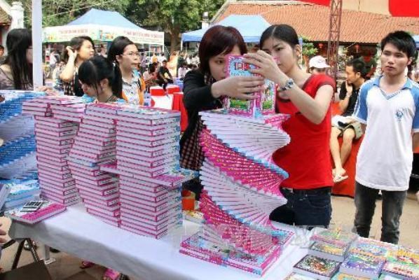 Đa dạng hoạt động ở Ngày Sách Việt Nam lần thứ nhất Đa dạng hoạt động ở Ngày Sách Việt Nam lần thứ nhất