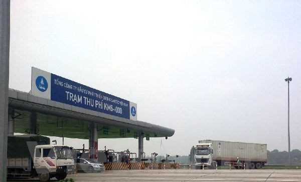 Khoảng 23.000 xe ôtô không thể đi vào được đường cao tốc Khoảng 23.000 xe ôtô không thể đi vào được đường cao tốc