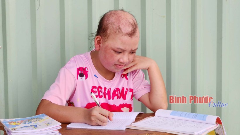 "Xin giúp con cơ hội chữa bệnh"