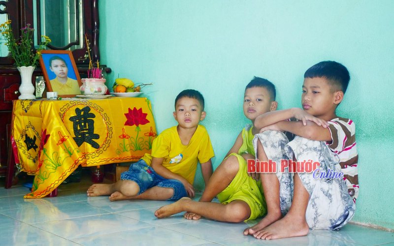 Xót thương 3 trẻ mồ côi cả cha lẫn mẹ