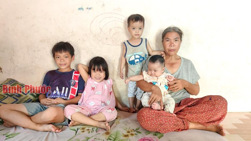 Xót xa 4 đứa trẻ mồ côi Xót xa 4 đứa trẻ mồ côi