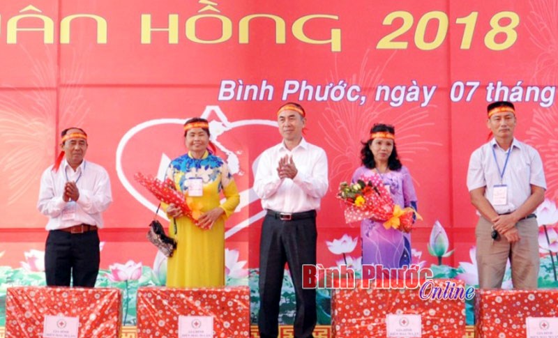 Lễ hội Xuân hồng thu 411 đơn vị máu Lễ hội Xuân hồng thu 411 đơn vị máu