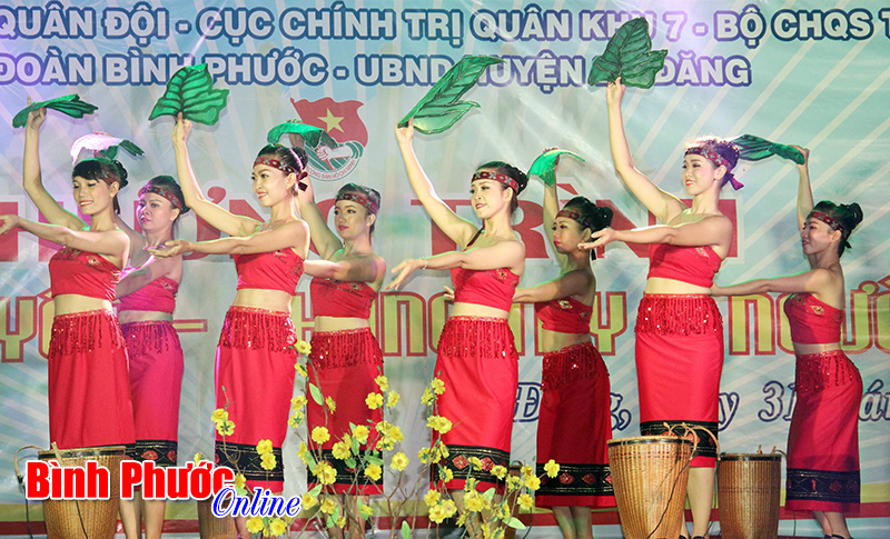 Gần 1 tỷ đồng ủng hộ quỹ vì người nghèo Gần 1 tỷ đồng ủng hộ quỹ vì người nghèo