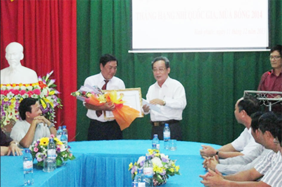 Tuyên dương đội bóng Bình Phước được thăng hạng nhì