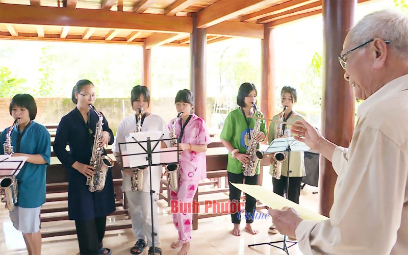 Yêu thương những “mầm xanh”
