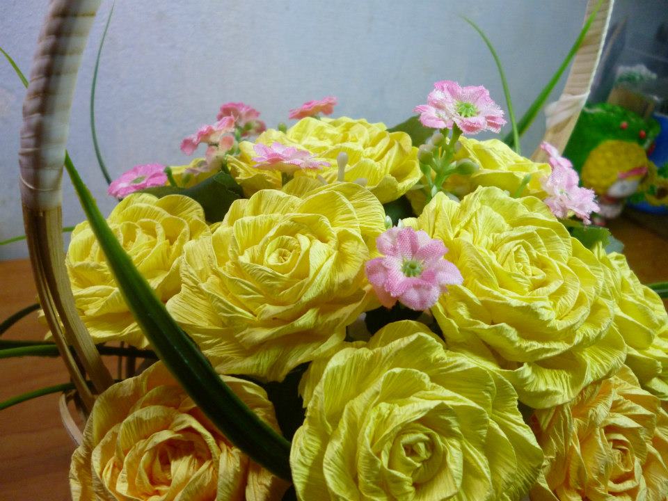 Hướng dẫn làm hoa hồng giấy tặng phái đẹp dịp 20-10